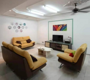 12 to 16 Guests Homestay - Happy Home Taman Bukit Kempas